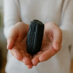 Turmalina negra por que todo lar deveria ter essa pedra de proteção