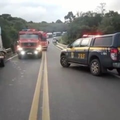 PRF e BM prendem nove pessoas por saque de carga em Muitos Capões. Foto: Divulgação PRF.