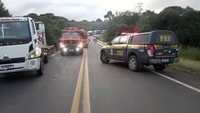 PRF e BM prendem nove pessoas por saque de carga em Muitos Capões. Foto: Divulgação PRF.