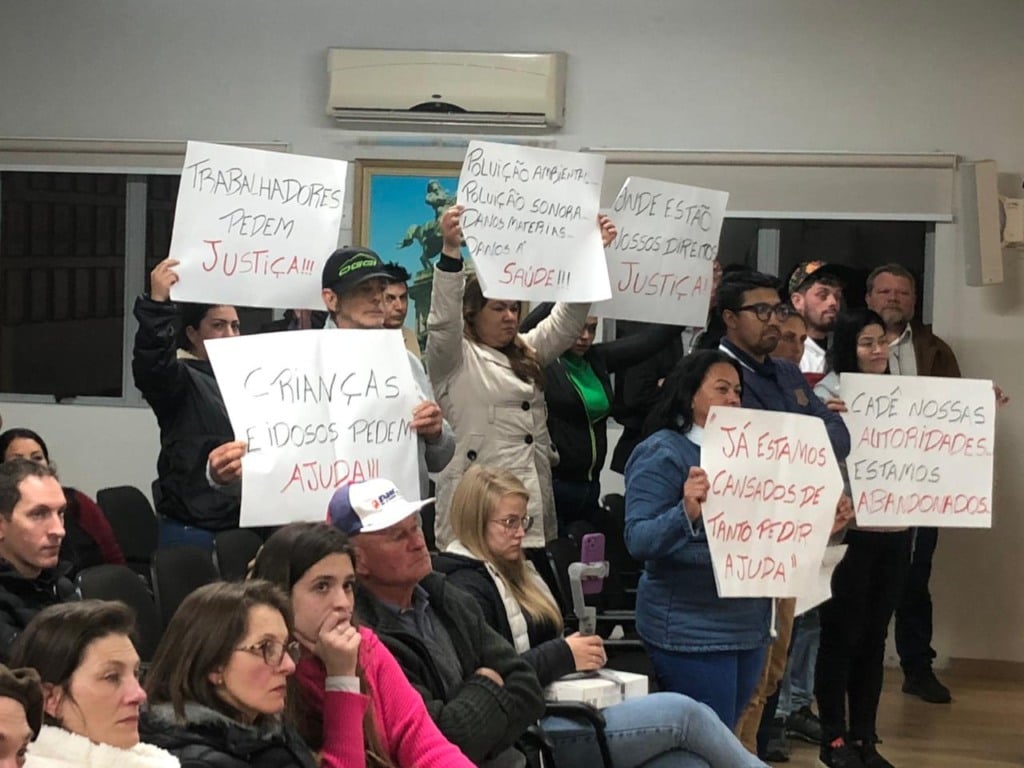 Moradores de Garibaldi protestam na Câmara contra poluição industrial no Loteamento Fenachamp