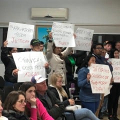 Moradores de Garibaldi protestam na Câmara contra poluição industrial no Loteamento Fenachamp