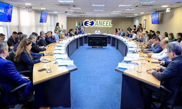 Também participaram da reunião a diretora da ANEEL Agnes da Costa e o diretor Daniel Danna, além de André Ruelli, Superintendente de Mediação Administrativa e das Relações de Consumo, que fez a apresentação técnica da ferramenta juntamente com Daniel Ribeiro, coordenador do projeto. (Foto: Divulgação)