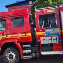 As equipes dos Bombeiros conseguiram isolar o foco e impedir que o incêndio se alastrasse para outras áreas. (Foto: Didio Luzzatto)