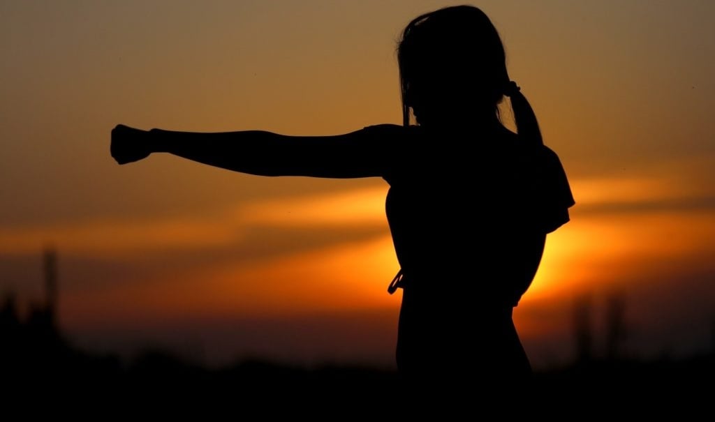 Curso em Bento Gonçalves ensina mulheres a se defenderem de agressões