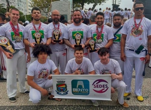 Capoeiristas de Bento Gonçalves conquistam títulos em torneio mundial no Rio de Janeiro