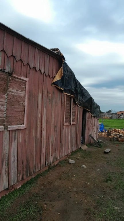 Destelhamento após vento e temporal de granizo em Bagé. (Foto: Defesa Civil de Bagé)