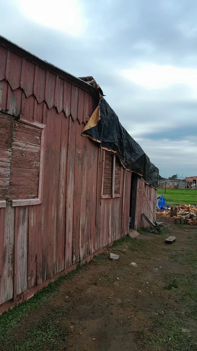 Destelhamento após vento e temporal de granizo em Bagé. (Foto: Defesa Civil de Bagé)