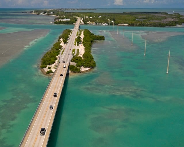 A rodovia de 182 quilômetros liga o continente americano às paradisíacas Florida Keys. (Foto: Reprodução/Getty Images) A rodovia de 182 quilômetros liga o continente americano às paradisíacas Florida Keys. (Foto: Reprodução/Getty Images)