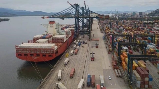 Em Santos, as rajadas de vento ultrapassaram 120 km/h e paralisaram o maior porto da América Latina. (Foto: Divulgação/SPA)
