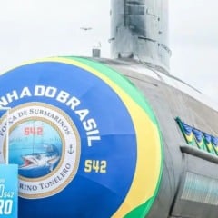 Submarino convencional "Tonelero” (S42) foi lançado ao mar em 27 de março, em Itaguaí, no Rio de Janeiro (Foto: Ricardo Stuckert/PR)