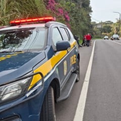 Colisão entre carro e moto deixa mulher ferida na BR-116, em Caxias do Sul