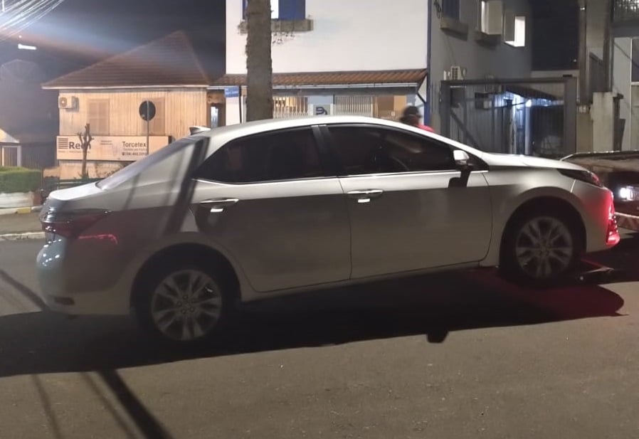 Veículo com mais de R$ 16 mil em multas é apreendido em Bento Gonçalves