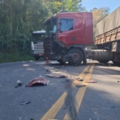 Colisão entre carreta e caminhão deixa ferido na ERS-122, em Caxias do Sul