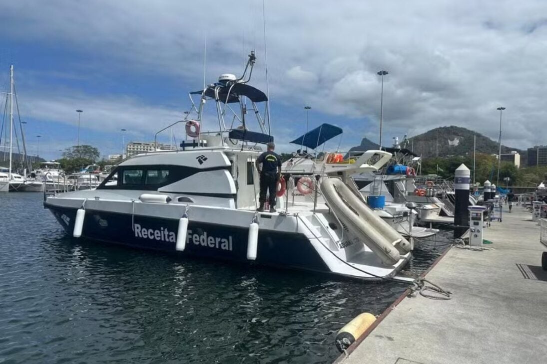 Além do diesel, foram interceptadas 115 toneladas de compostos químicos usados como aditivos e diversos contêineres com insumos ligados à formulação de derivados de petróleo. (Foto: Reprodução)