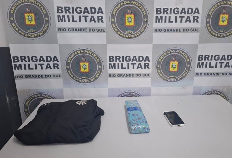 Homem é preso com tijolo de maconha em Caxias do Sul