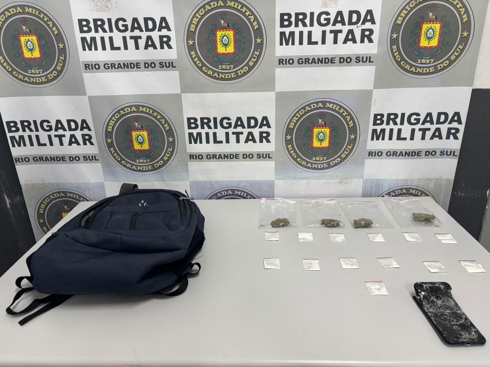 Brigada Militar prende homem com maconha e cocaína em Caxias do Sul