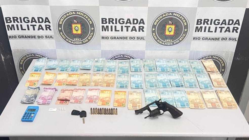 O preso foi conduzido à Delegacia de Polícia para os procedimentos legais. (Foto: Comunicação Social 12º BPM) O preso foi conduzido à Delegacia de Polícia para os procedimentos legais. (Foto: Comunicação Social 12º BPM)