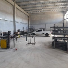 Na imagem é possível ver a caminhonete, de placa IUY 9E72, e alguns dos equipamentos furtados da empresa | Foto: Arquivo pessoal