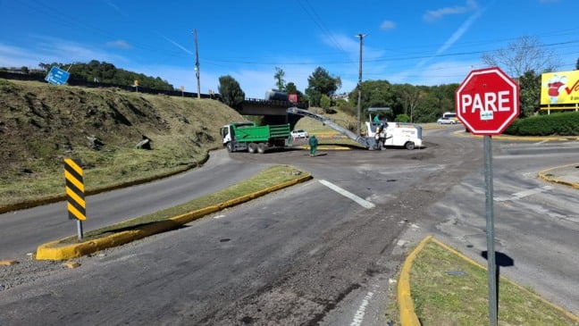 Obras de recapeamento bloqueiam rótula de acesso ao Belo Horizonte, em Caxias do Sul