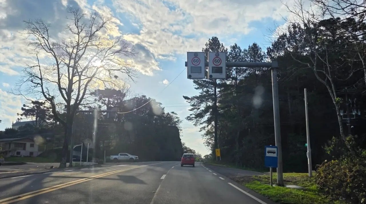 Controladores iguais também foram instalados e já operam na Estrada Geral Santa Bárbara, ligação entre Veranópolis e Cotiporã. (Foto: Didio Luzzatto / Stúdio)