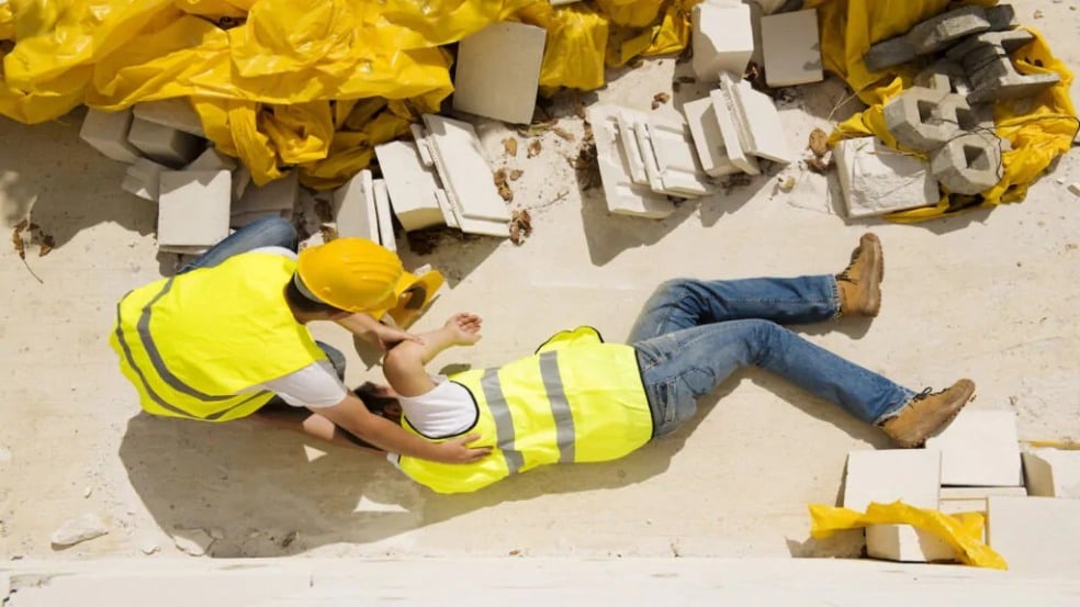 TST elimina exigência de 15 dias para estabilidade após acidente de trabalho e redefine critérios do INSS, impactando milhões de empregados. (Foto: Reprodução)