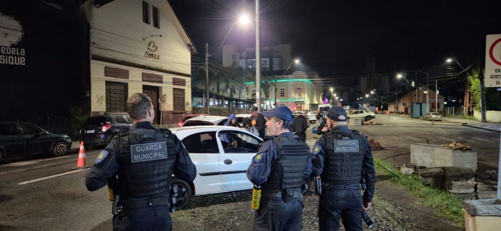 Blitz flagra 20 motoristas sob influência de álcool em Caxias do Sul