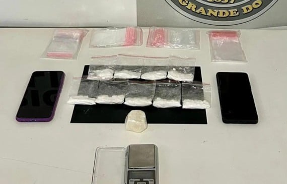 Avó e neto são presos com cocaína em Guaporé