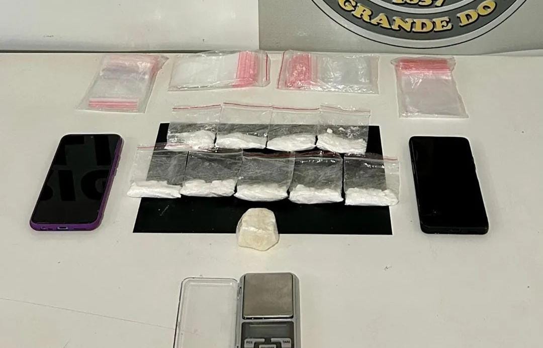 Avó e neto são presos com cocaína em Guaporé