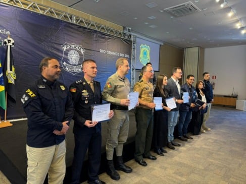PRF exibe documentário e homenageia servidores e civis em Bento Gonçalves