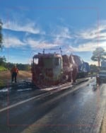 Incêndio atinge carreta na Rota do Sol, em Garibaldi