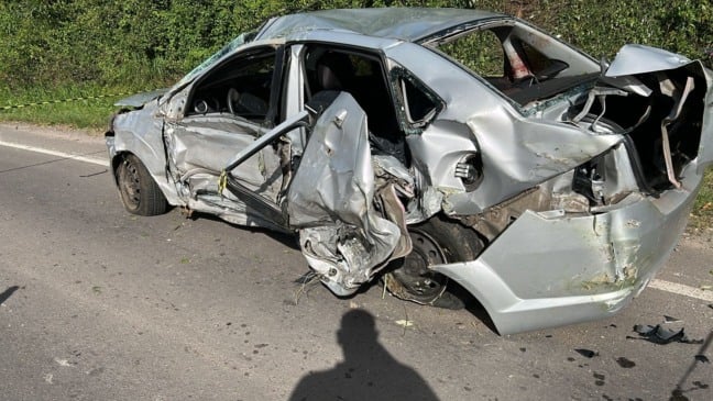 Foto: Veículo envolvido em acidente fatal na BR-470, em Garibaldi. Imagem: Adilson Locatelli/Rádio A Voz FM