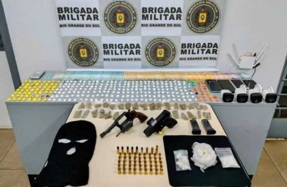 Brigada Militar prende três homens por tráfico de drogas e apreende armas em Nova Prata Brigada Militar prende três homens por tráfico de drogas e apreende armas em Nova Prata