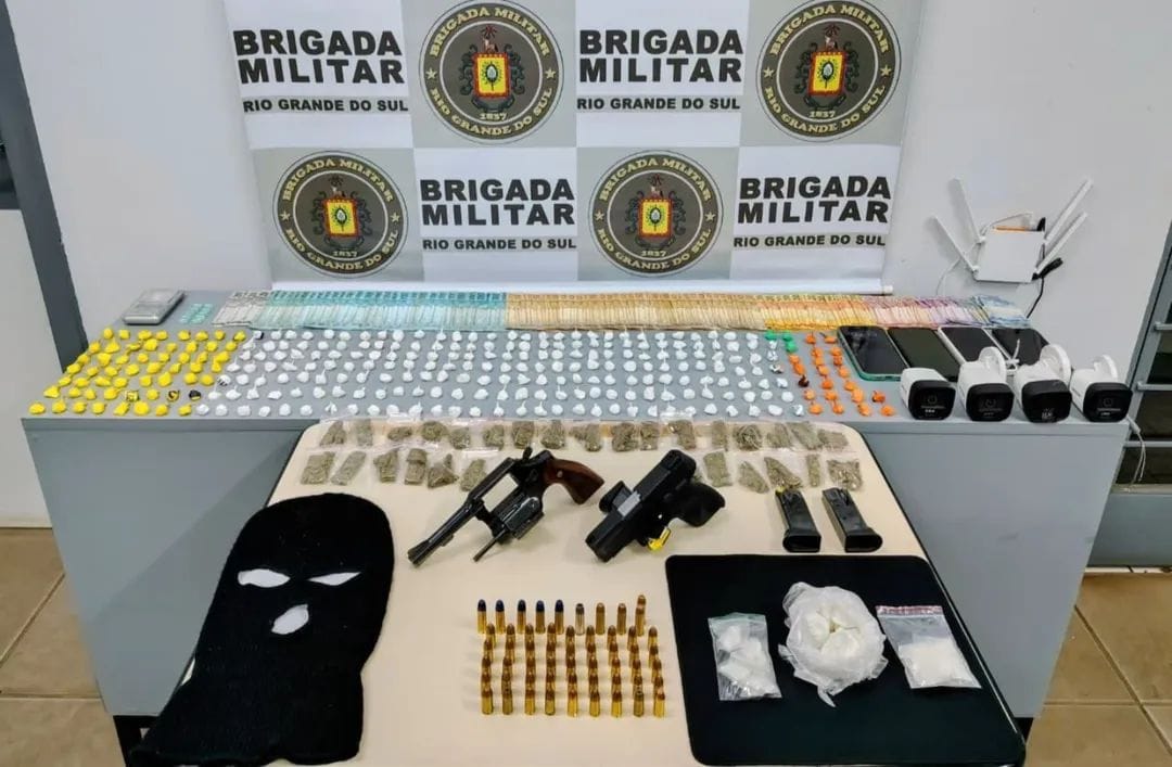 Brigada Militar prende três homens por tráfico de drogas e apreende armas em Nova Prata