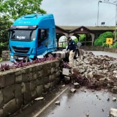 Condutor embriagado é preso após furtar caminhão e causar acidente em Garibaldi