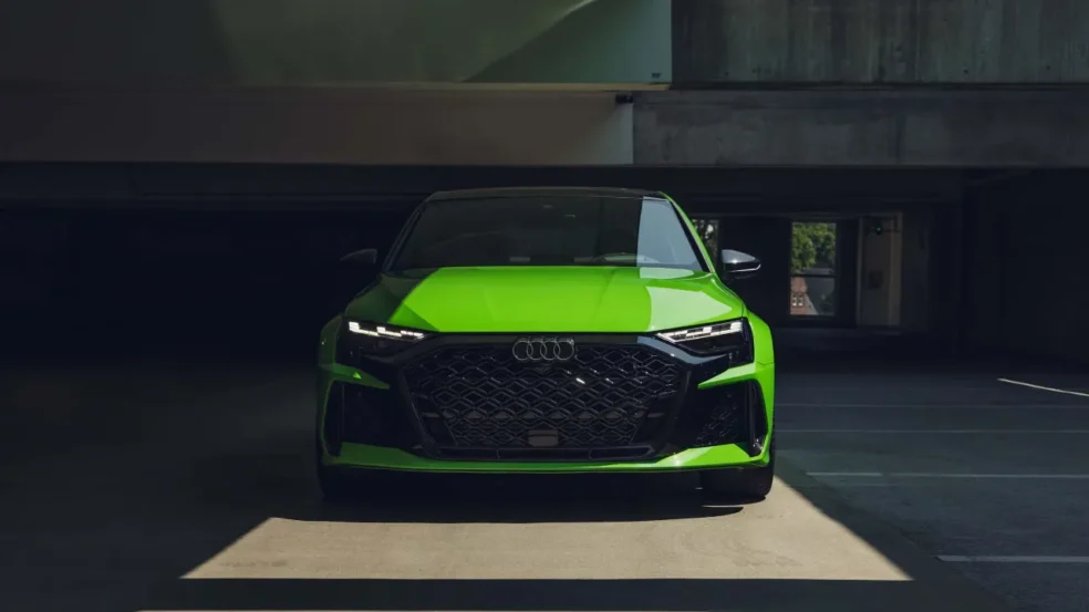 Audi RS3 2026 - Foto de Michael SimarI - Car and Driver