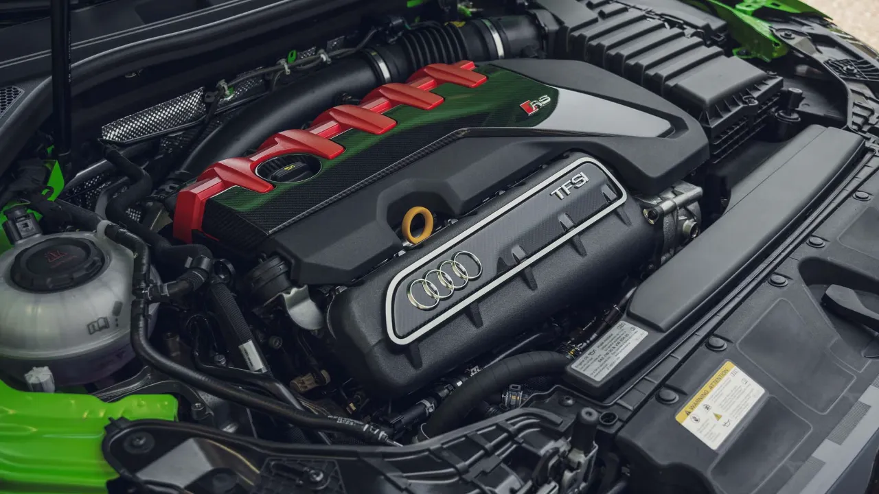 Audi RS3 2026 - Foto de Michael SimarI - Car and Driver