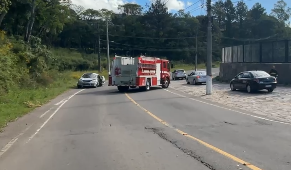 Trânsito no local está sendo desviado. (Foto: Redes Sociais/Reprodução)