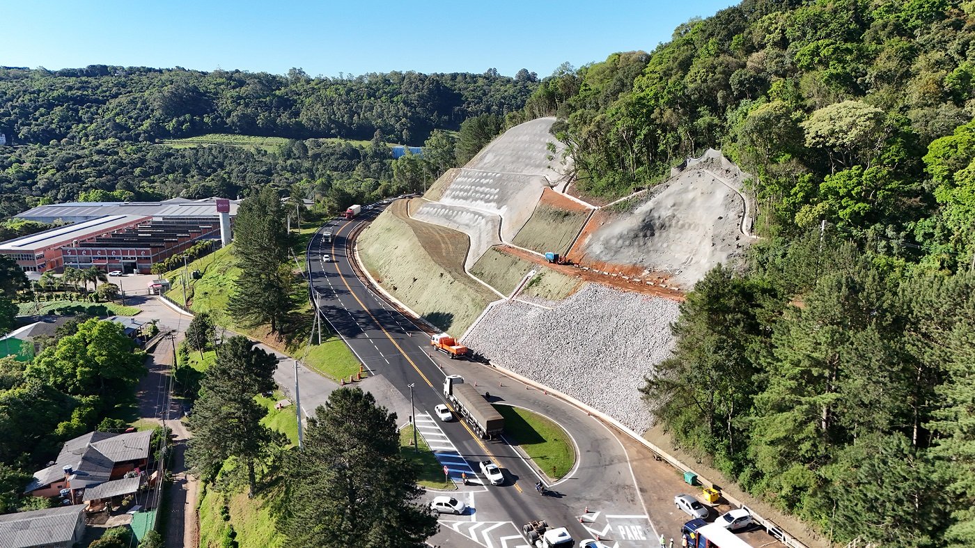 Obra de estabilização de talude é concluída na ERS-122 entre Caxias do Sul e Flores da Cunha