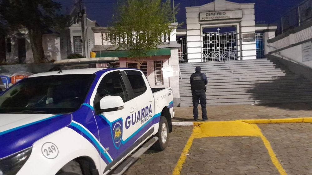 Casal é preso por invadir capela em cemitério de Caxias do Sul