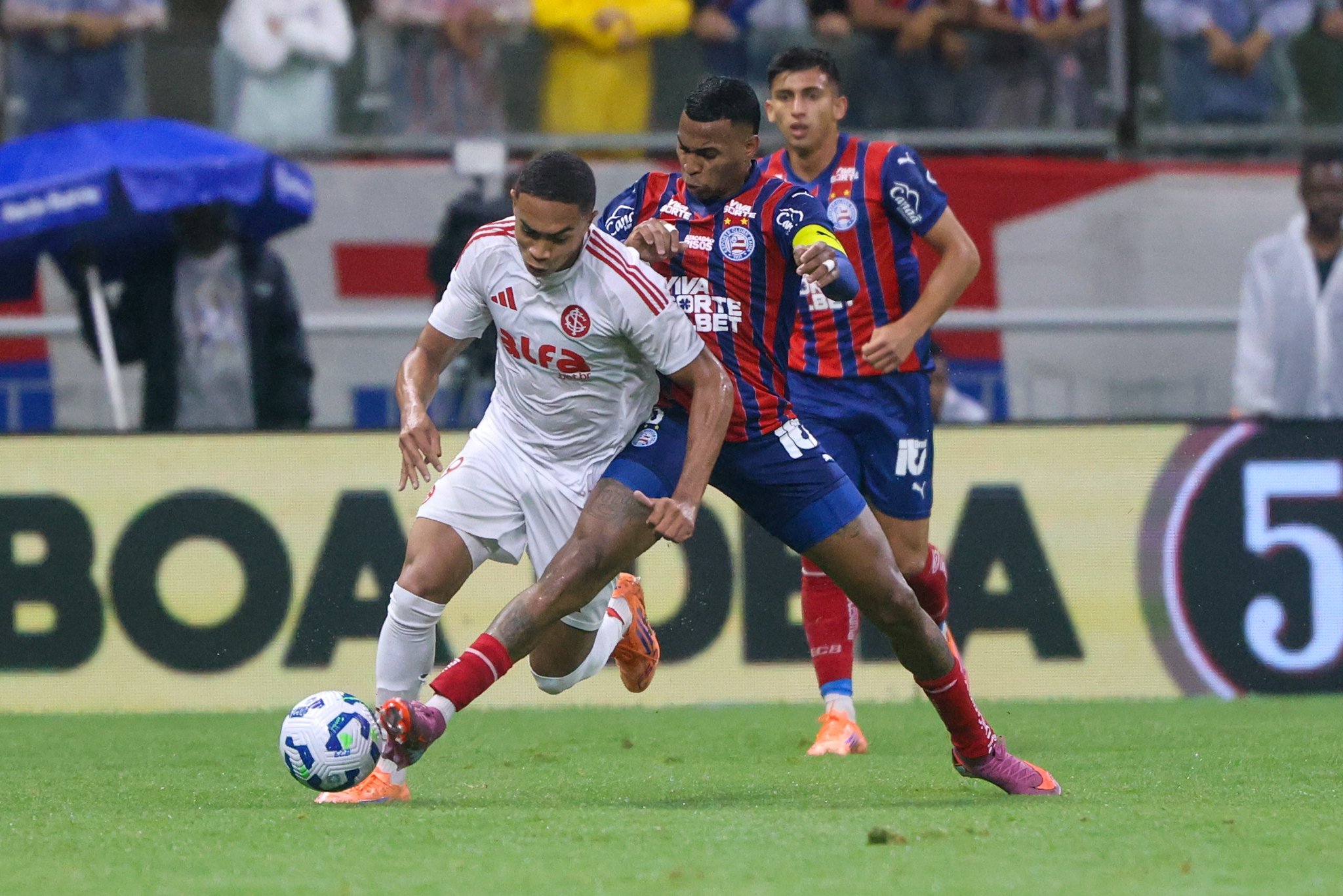 Inter é superado pelo Bahia e desperdiça chance de ganhar posições em jogo atrasado