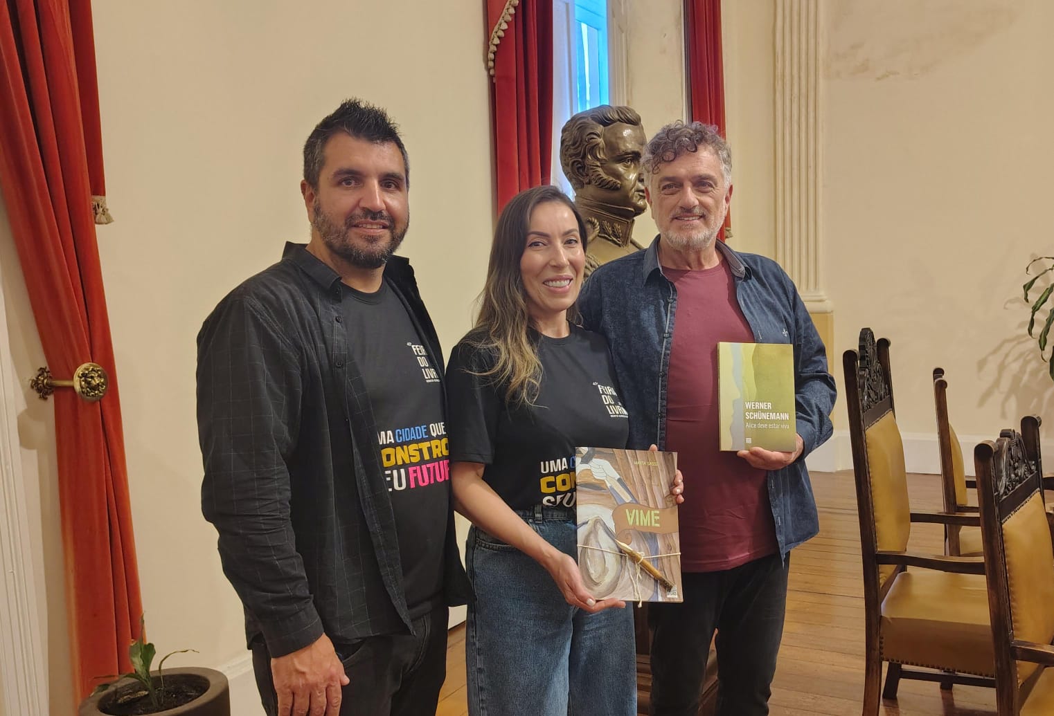Secretário de Cultura Evandro Soares, escritora homenageada Marta Sassi e patrono Werner Schünemann
