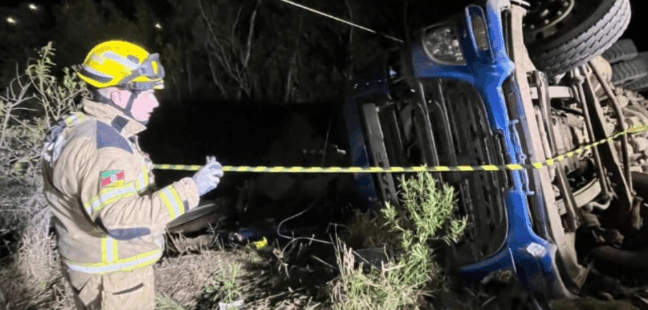 Tombamento foi registrada na BR-116, no Km 0, na divisa entre Vacaria e Lages. (Foto: CBM/RS Vacaria)