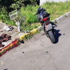 Acidente entre caminhonete e moto deixa motociclista gravemente ferido em Bento Gonçalves