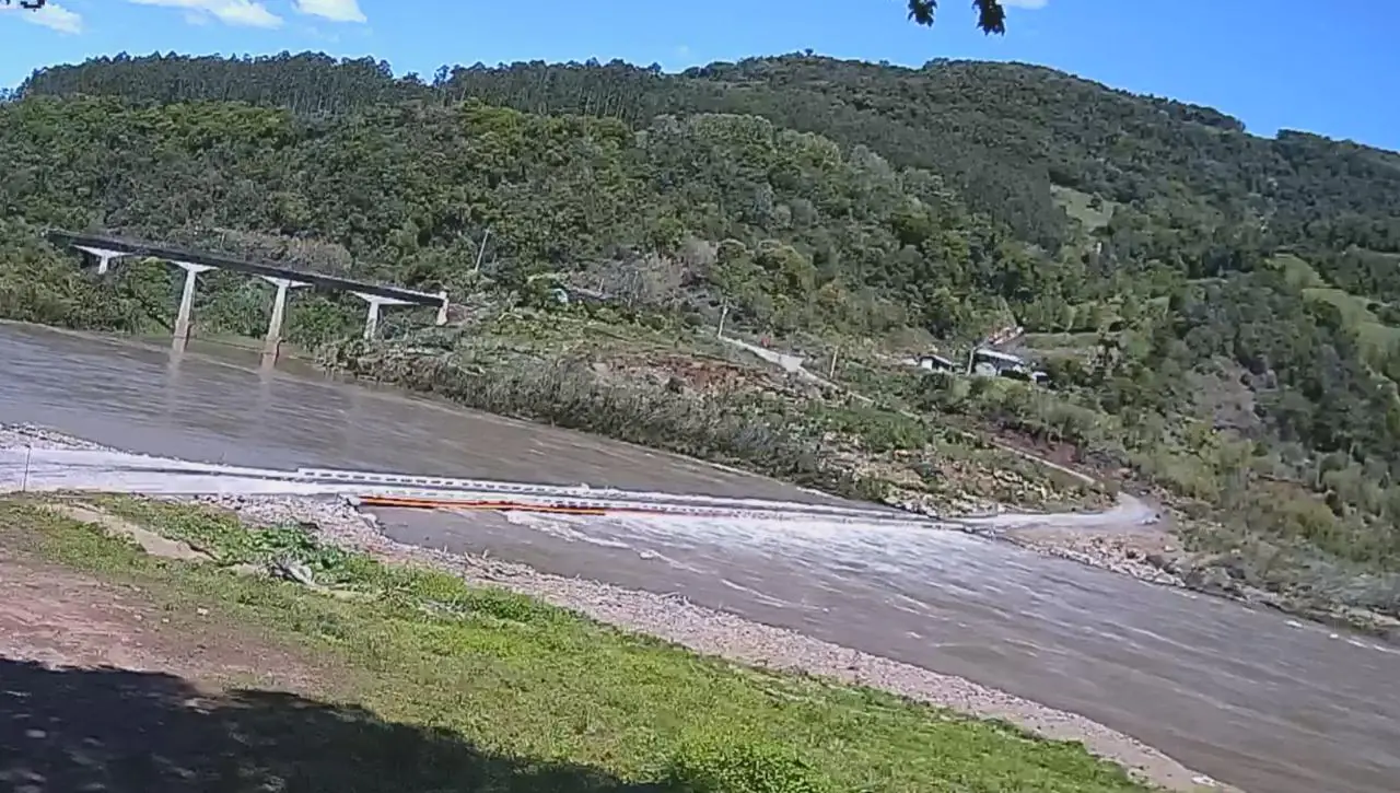 Ponte sobre o Rio das Antas, entre Bento Gonçalves e Cotiporã.
