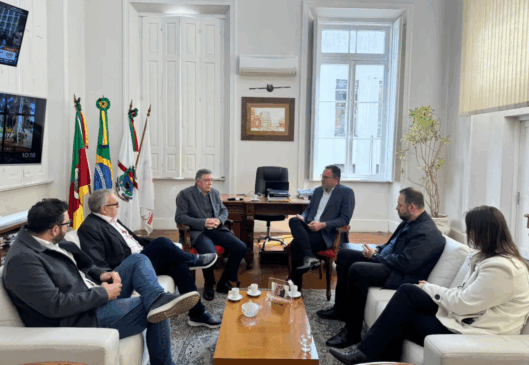 Reunião realizada nesta quarta-feira (8), na Prefeitura de Bento Gonçalves, reuniu prefeitos e secretários municipais da Serra Gaúcha.