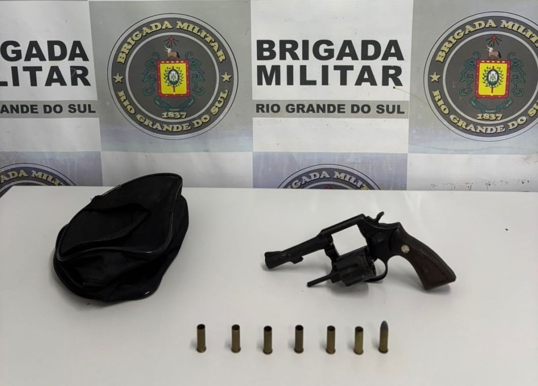 Dois homens são presos e arma é recolhida em Caxias do Sul