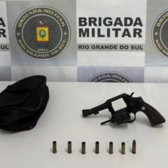 Dois homens são presos e arma é recolhida em Caxias do Sul
