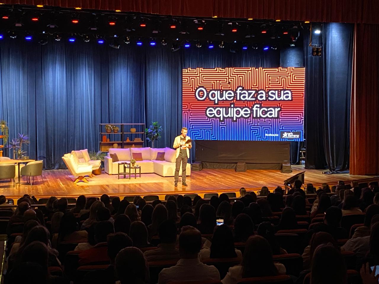 Especialistas destacam importância da humanização na gestão de pessoas durante fórum em Caxias do Sul