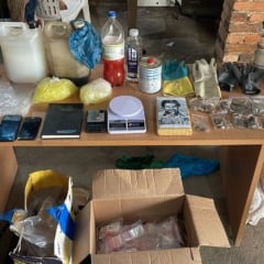 Operação desarticula ponto de tráfico e apreende drogas e arma em Flores da Cunha