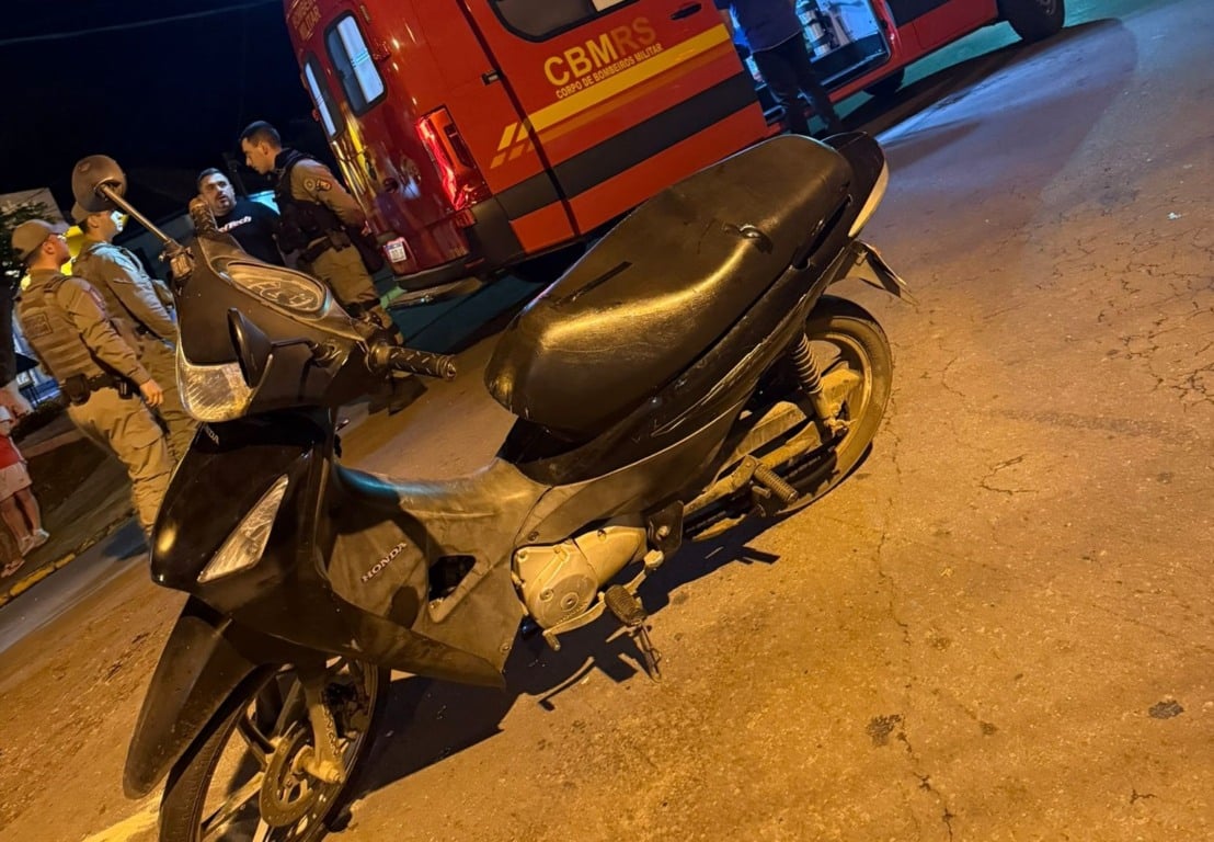 Motociclista foi encaminhada ao hospital com lesões no rosto e no punho
